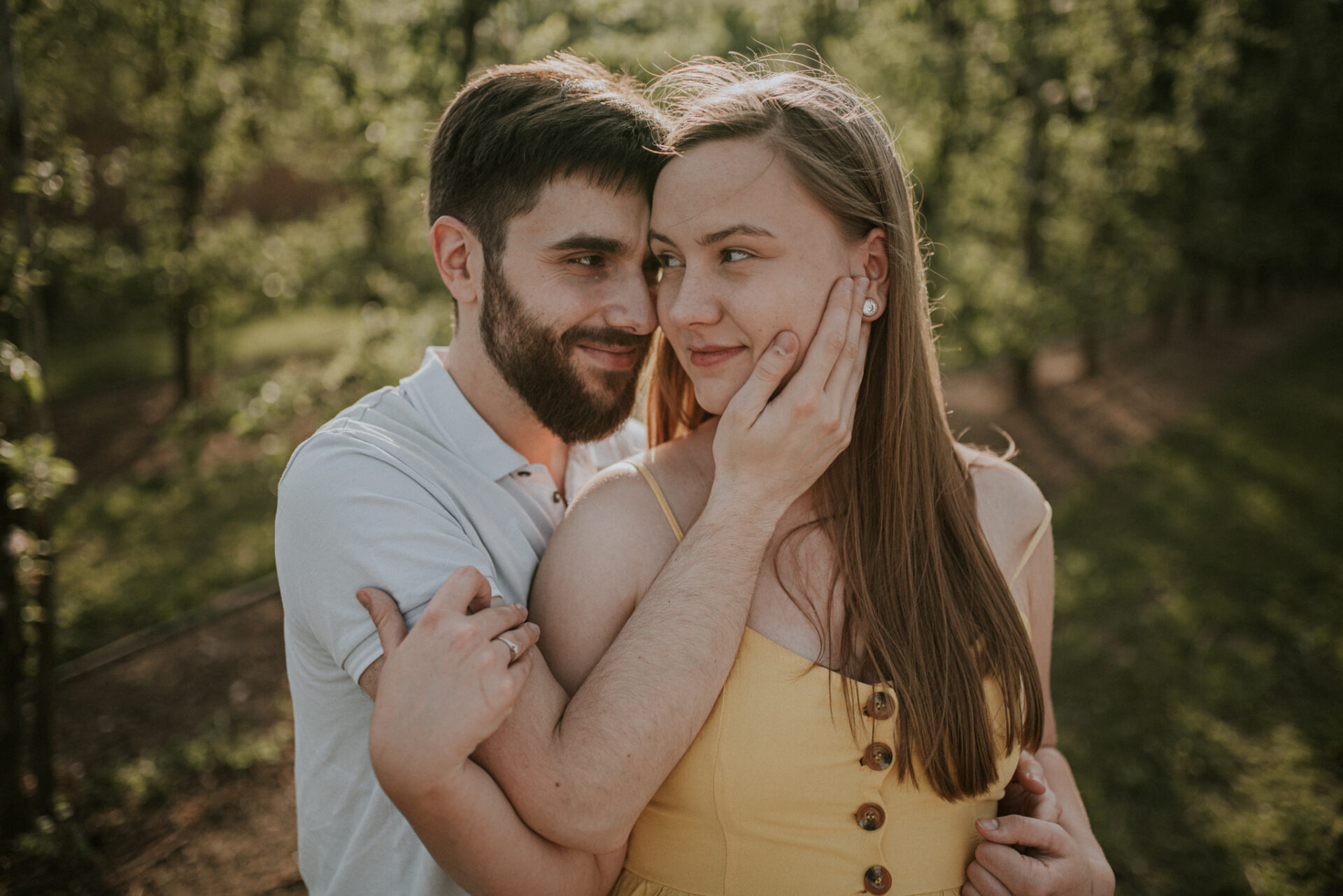 SAW 0974 Sesja narzeczeńska w sadzie