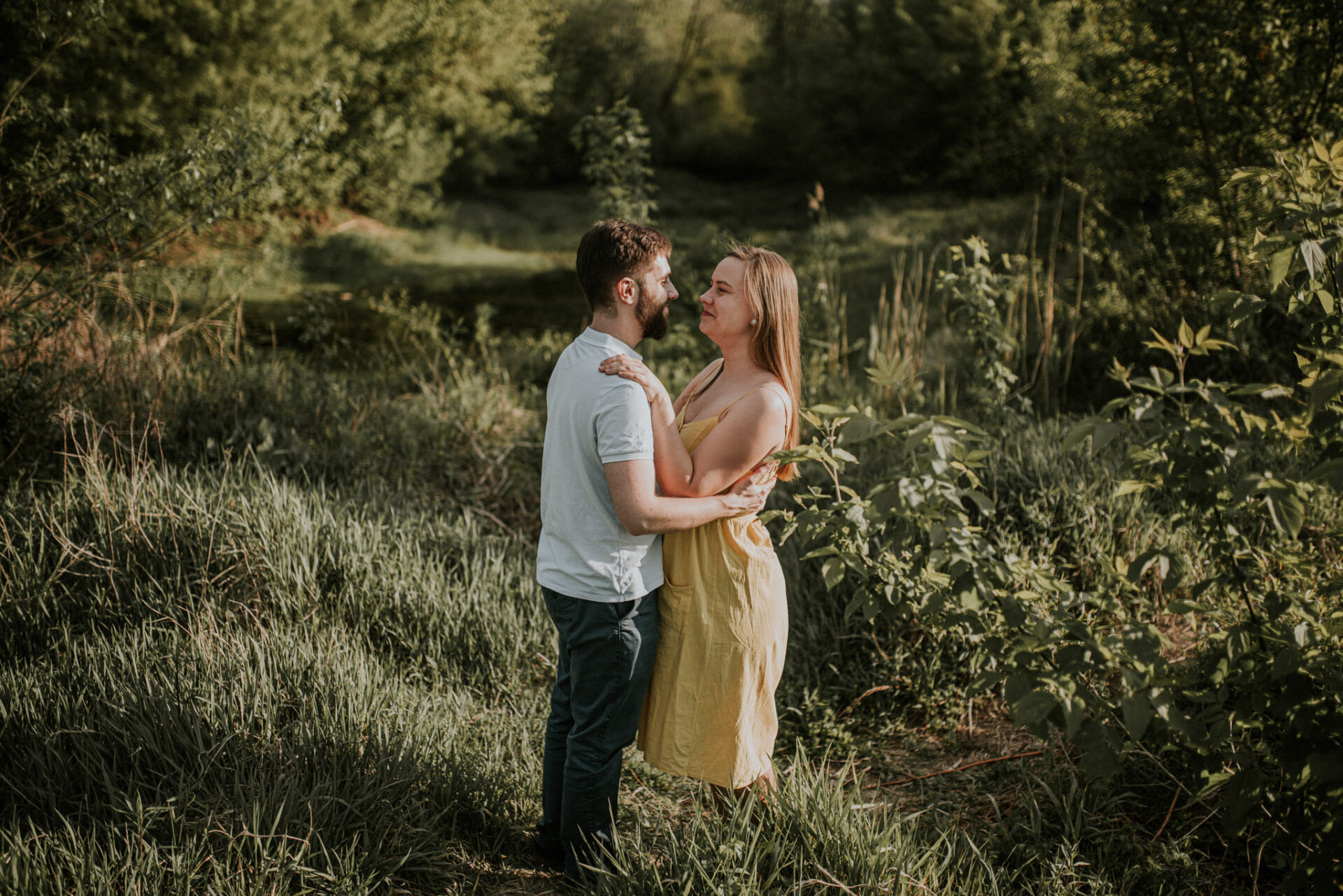 SAW 1114 Sesja narzeczeńska w sadzie