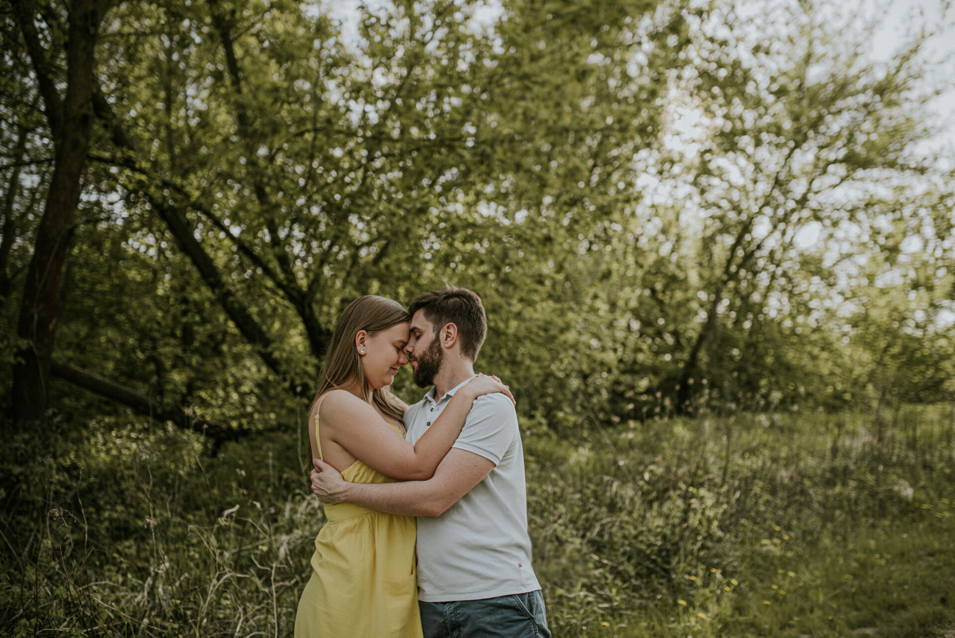 SAW 1195 Sesja narzeczeńska w sadzie