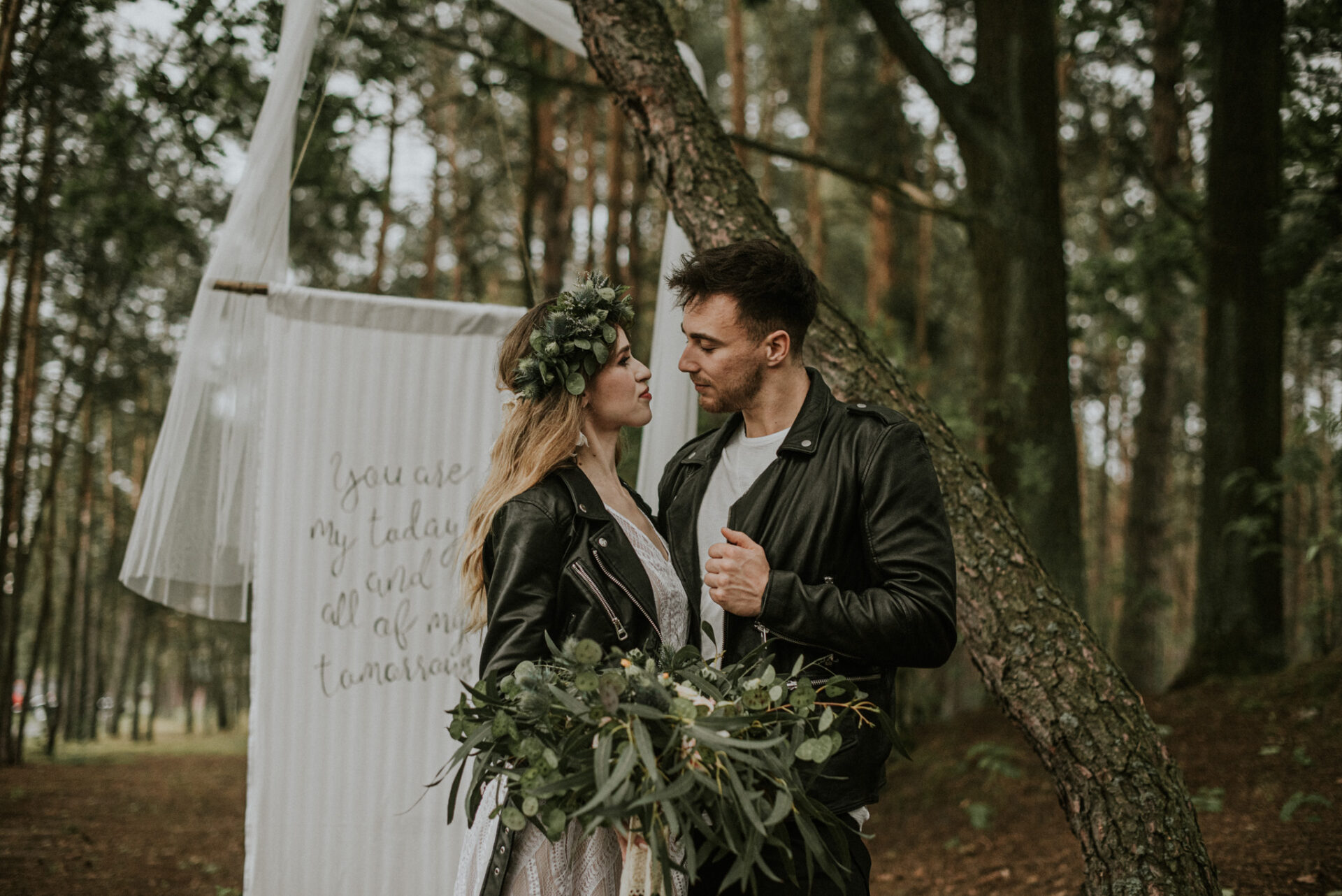 SAW 6327 Stylizowana sesja ślubna w stylu "Rock!"