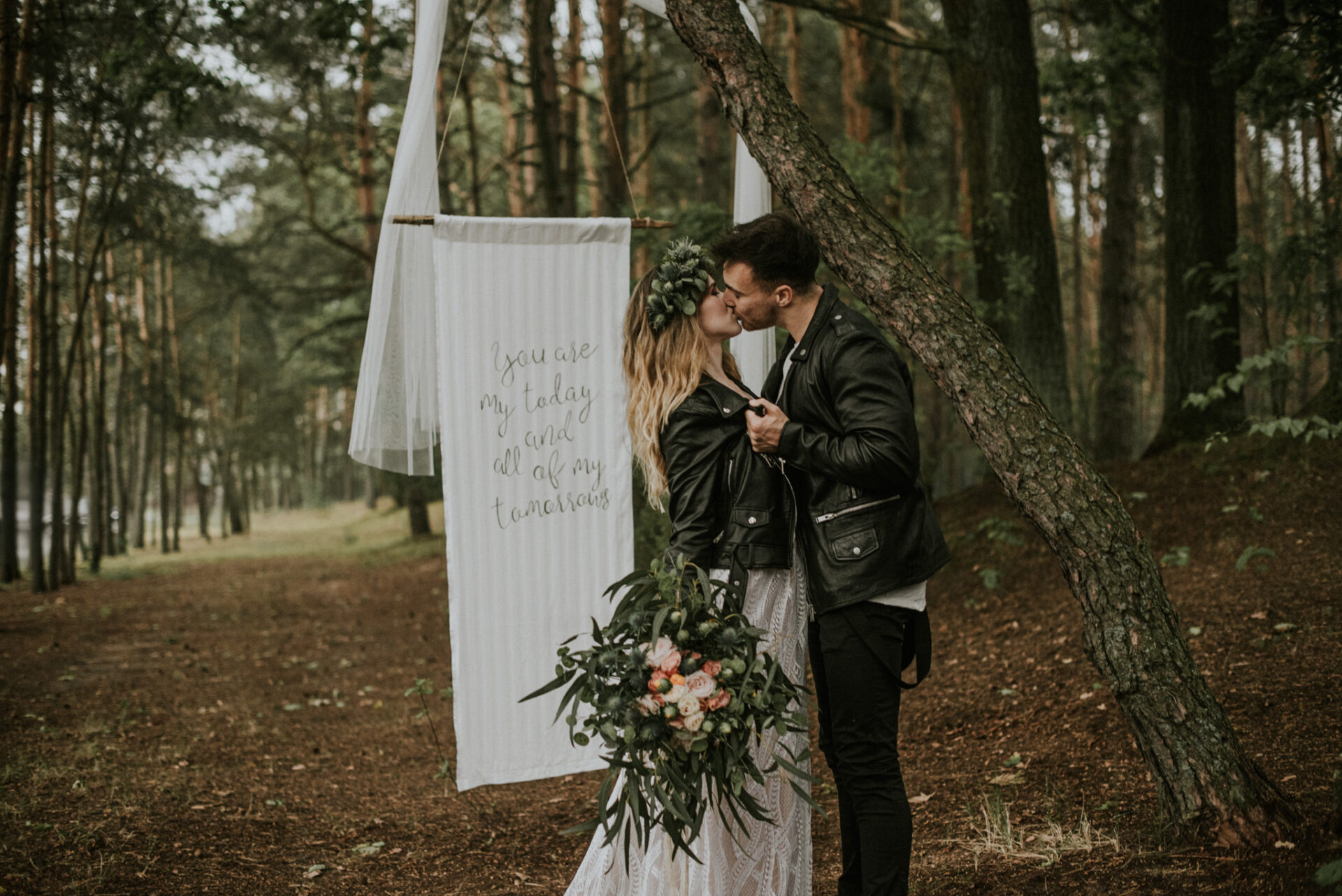 SAW 6341 Stylizowana sesja ślubna w stylu "Rock!"