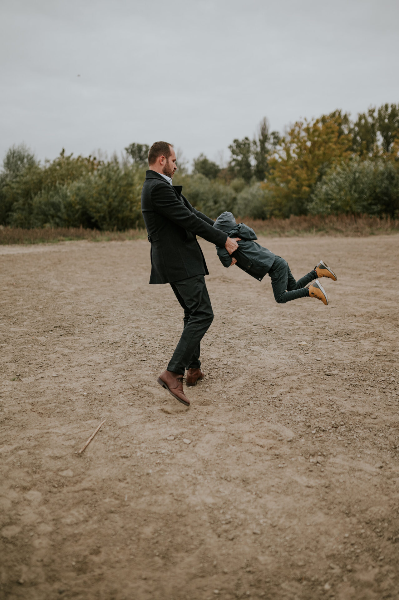 SAW 0931 Rodzinny spacer nad brzegiem Wisły