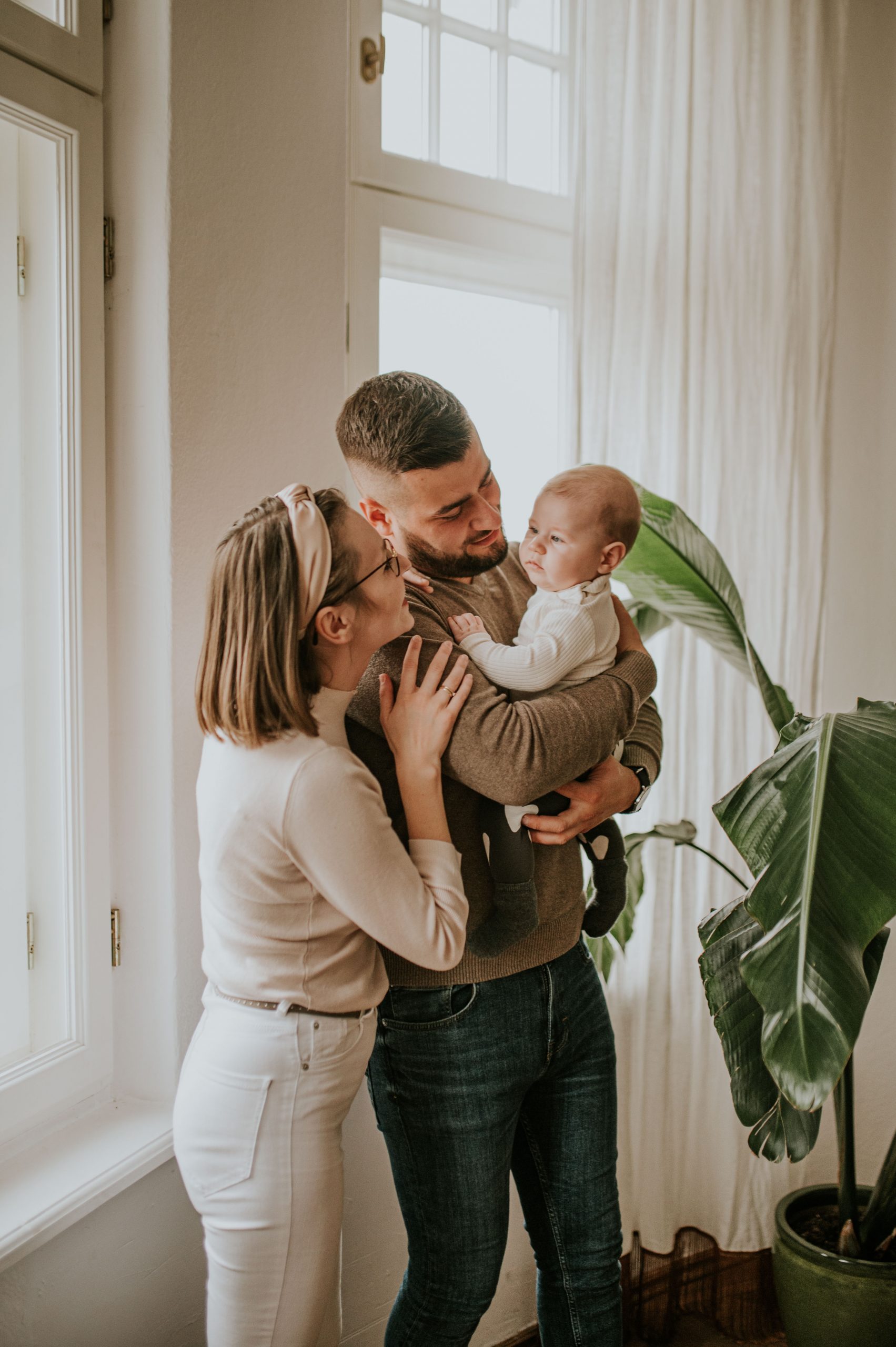 SAW 3933 scaled Sesja rodzinna w światłocienie studio