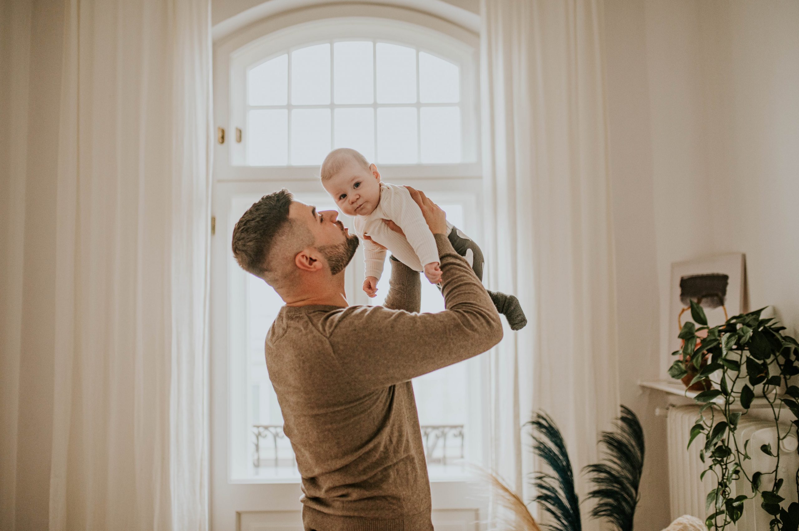 SAW 4014 scaled Sesja rodzinna w światłocienie studio