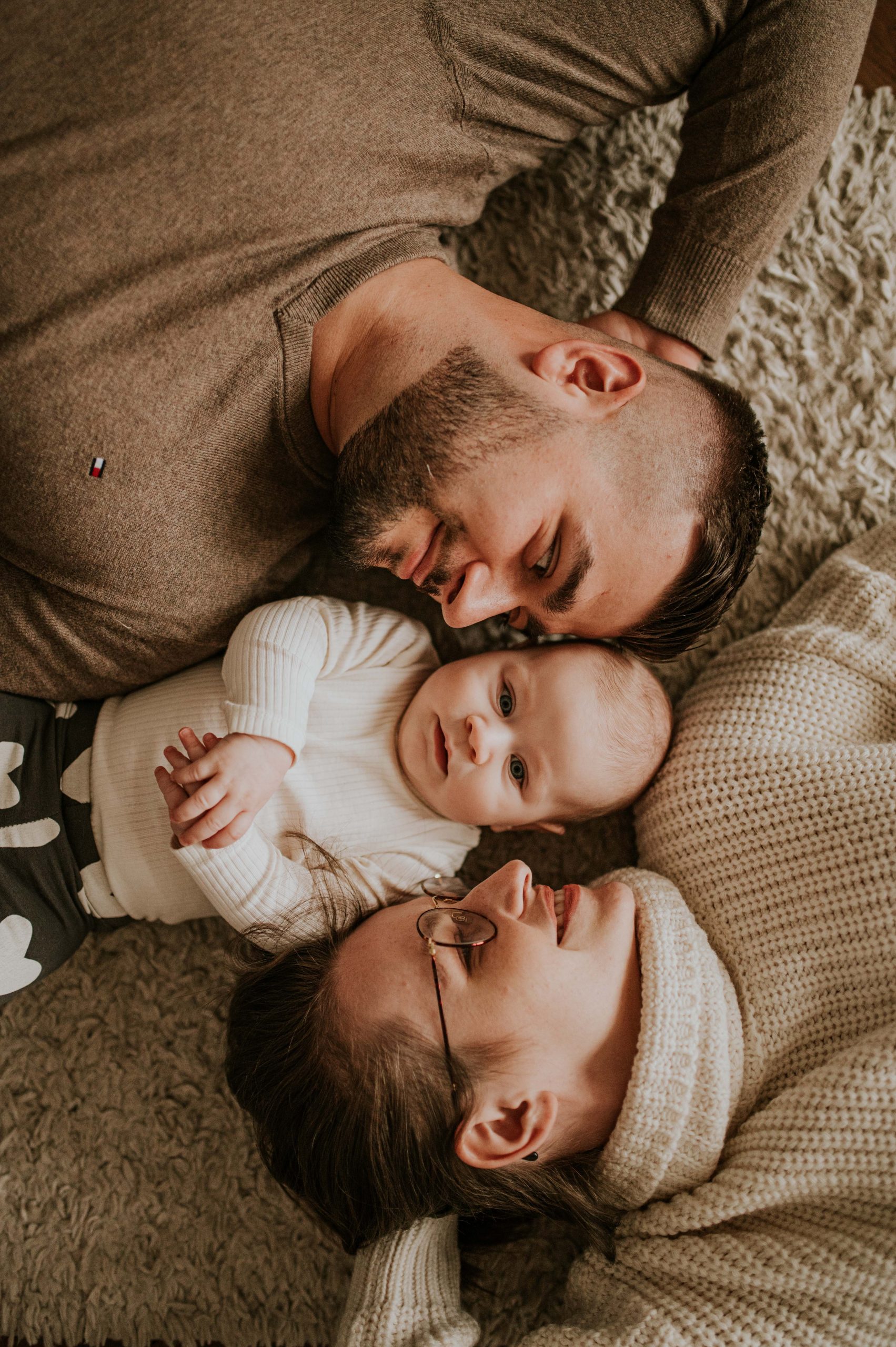 SAW 4402 scaled Sesja rodzinna w światłocienie studio