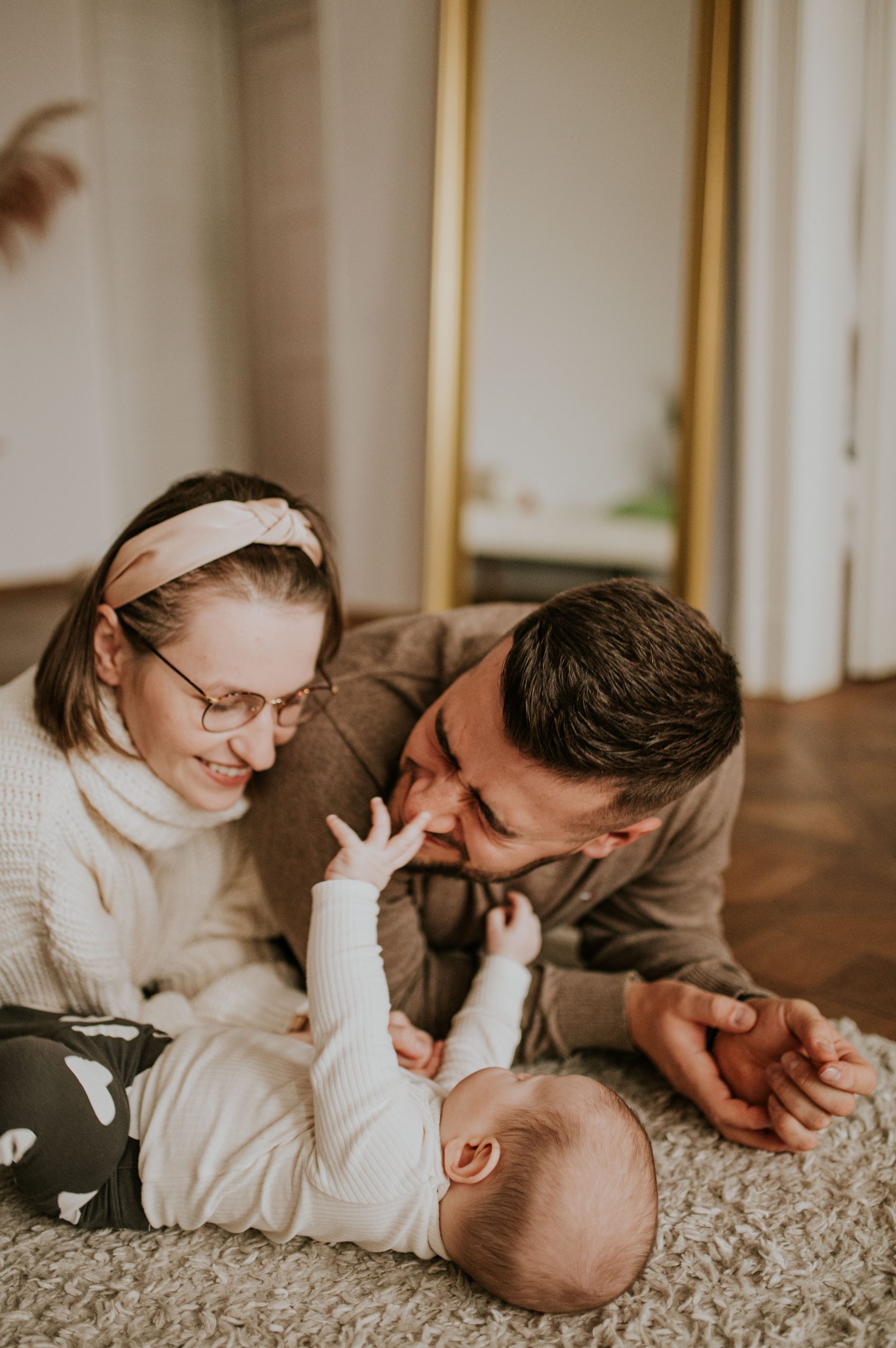 SAW 4434 scaled Sesja rodzinna w światłocienie studio