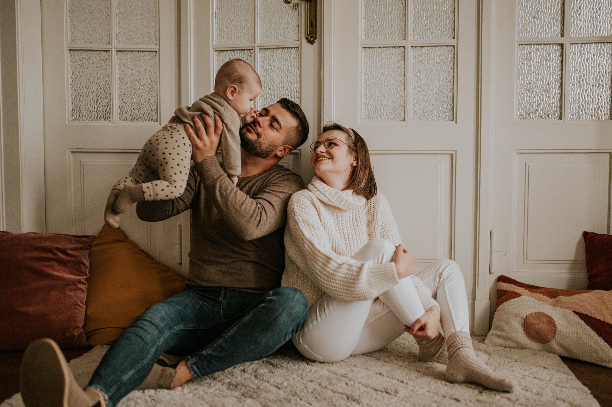 SAW 4907 scaled Sesja rodzinna w światłocienie studio